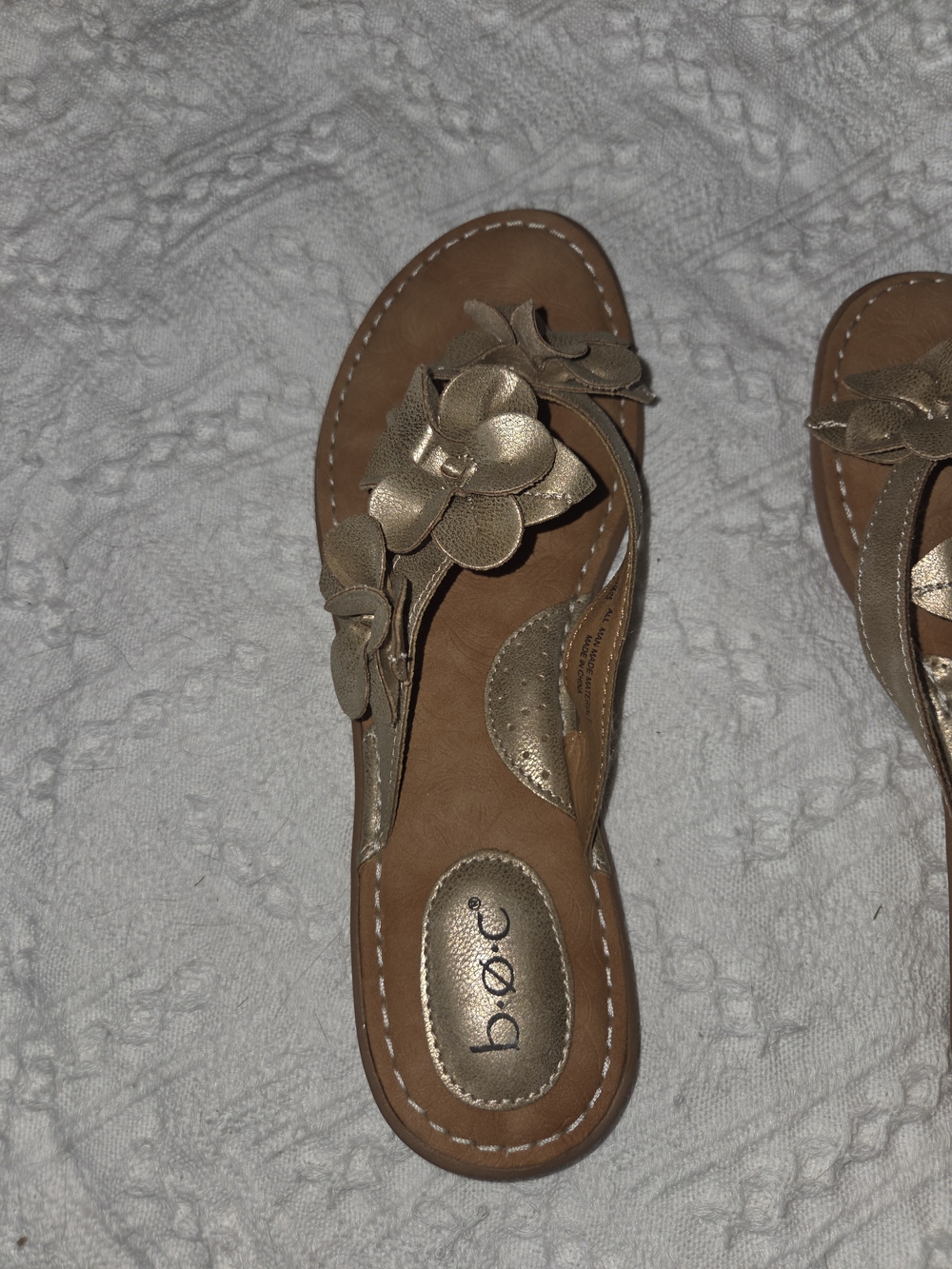 b.o.c. Women's Metallic Gold Floral Thong Sandal